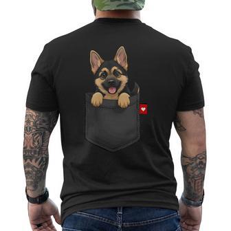 Chien Berger Allemand Dans La Poche Regardant Mignon Chiot T-shirt imprimé au dos - Cadeauxyz