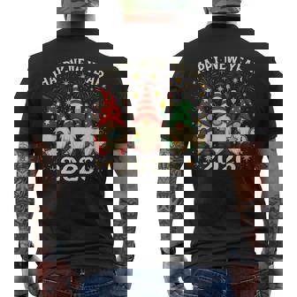 Fête Des Feux D'artifice Des Gnomes Pour Le Nouvel An 2026 T-shirt imprimé au dos - Cadeauxyz