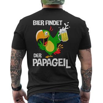 Herren Lustigeratertag Bier Findet Der Papageil T-Shirt mit Rückendruck - Geschenkecke