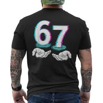 Lustiges 6 7 Meme Händeechsieben Gen Alpha T-Shirt mit Rückendruck - Geschenkecke
