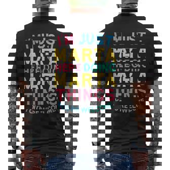 Marta Está Aquí Haciendo Cosas Graciosas Con El Nombre De Marta Camiseta Hombre Estampado Espalda - Regaloses