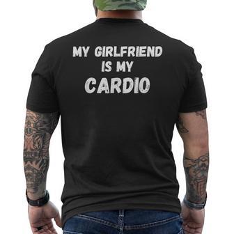 Meine Freundin Ist Mein Cardio Lustige Fitness-Beziehung Gf T-Shirt mit Rückendruck - Geschenkecke