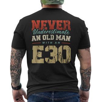 Neous-Estimez Jamais Unieil Homme Avec Un E30 T-shirt imprimé au dos - Cadeauxyz