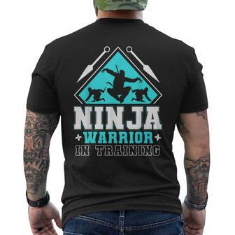 Ninja In Training Warriortyle Ninja Warrior Geschenk T-Shirt mit Rückendruck - Geschenkecke