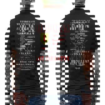 Never Underestimate An Old Man 1St Infantry Division Veteran Men's T-shirt Back Print | Mazezy