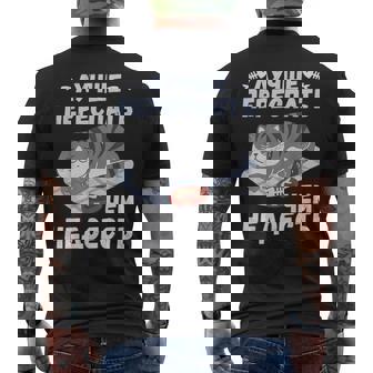 ロシア語の面白い猫のメッセージ「食べ足りないより寝過ぎの方がいい」 メンズTシャツ バックプリント - Kawaiitshirt