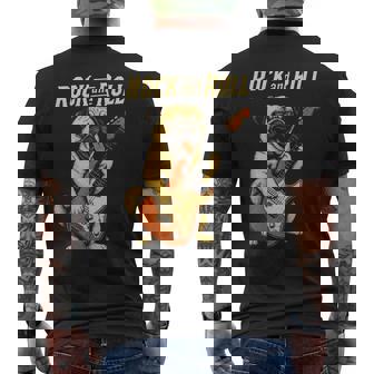 ロックするパグ犬 ギター演奏の面白デザイン メンズTシャツ バックプリント - Kawaiitshirt