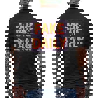 素晴らしいフェイクイットデイリーステートメントエンブレム。 メンズTシャツ バックプリント - Kawaiitshirt