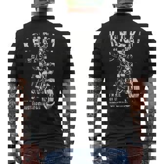 還暦祝い バイク好き 猫好き 父 男性 クラシックバイク 60歳 I'm Not Old Just Upgrading メンズTシャツ バックプリント - Kawaiitshirt