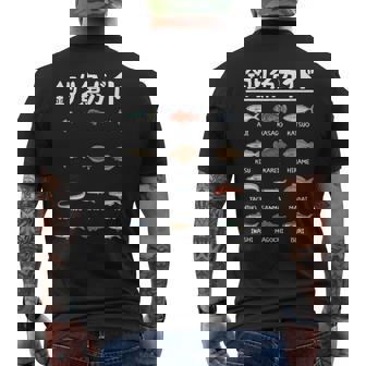 釣り魚ガイド アジ カツオ 鱚 カレイ 平目 サンマ 真鯛 鰯 マゴチ ブリ 太刀魚 釣り好き 海釣り 船釣り 釣り メンズTシャツ バックプリント - Kawaiitshirt