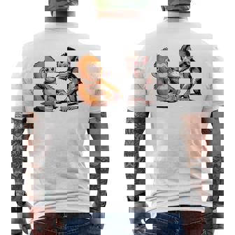 オレンジのおもちゃで悲しい猿のパンチ メンズTシャツ バックプリント - Kawaiitshirt