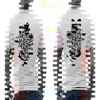 ピンクのヒョウ柄ハートを持つ黒猫 メンズTシャツ バックプリント - Kawaiitshirt