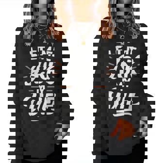 Let Me Ask My WifeSheaid No バックフロント 面白い レディーススウェットシャツ - Kawaiitshirt