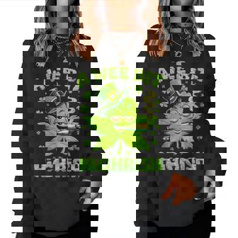 A Wee Bit Highrish Irish Pun Clover Women Women Sweatshirt - Monsterry