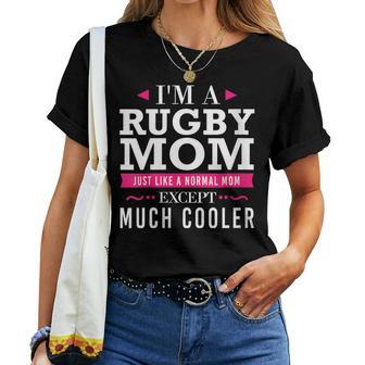 Donnaono Una Mamma Di Rugby Proprio Come Una Mamma Normale Tranne Molto Più Cool Con Collo A Maglietta da donna - Novitaregali