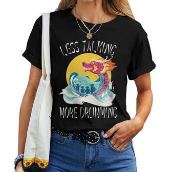 Dragon Boat Team Menos Hablar Y Más Tocar El Tambor Cuello Camiseta de mujer - Regaloses