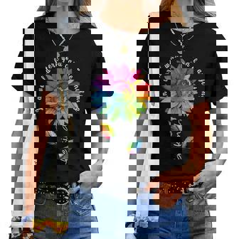 Lgbtq Regenbogenonnenblume Be Kind Gay Love Pride Blume T-shirt Frauen - Seseable