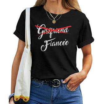 Pour Avec Inscription Girlfriend Fiancee T-shirt femme - Cadeauxyz