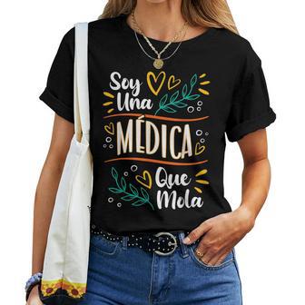Una Médica Que Mola Regalos Para Una Médica Regalo Camiseta de mujer - Regaloses