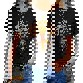 ヨガツリー 女性 男性 瞑想 レディースTシャツ - Kawaiitshirt