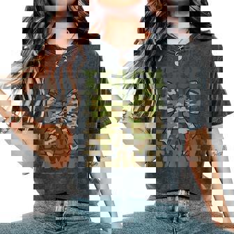 Camo Teach Coquette Bow Retro Groovy Camouflage Teacher Women's Oversized Comfort T-Shirt | Seseable FR