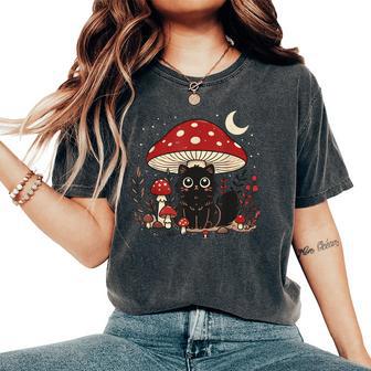 Cute Cottagcore Cat Mushroom Hat Vintage Grunge Aesthetic Women's Oversized Comfort T-Shirt - Thegiftio UK