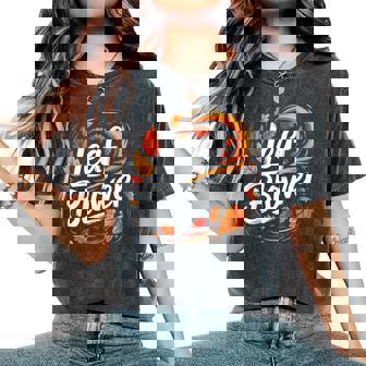 Leaf Blower Autumn Squirrel Fall Season Women's Oversized Comfort T-Shirt | Seseable FR