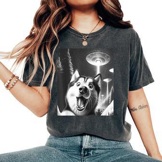 Siberian Husky Alien Ufo Taking A Selfie Dog Mom Dad Women's Oversized Comfort T-Shirt - Thegiftio UK