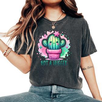 Not A Hugger Vintage Cactus Cute Girl Sarcastic Women's Oversized Comfort T-Shirt - Thegiftio UK