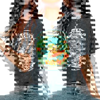 Outer Banks North Carolina Cute Sea Turtle Surfing Summer Women's Oversized Comfort T-Shirt | Seseable FR