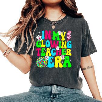 Retro Groovy In My Glowing Teacher Era Happy Teacher's Day Women's Oversized Comfort T-Shirt - Thegiftio UK