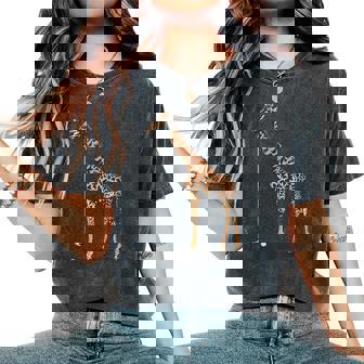 Vintage Giraffe Playing Golf Golfer Golf Lovers Women's Oversized Comfort T-Shirt | Mazezy