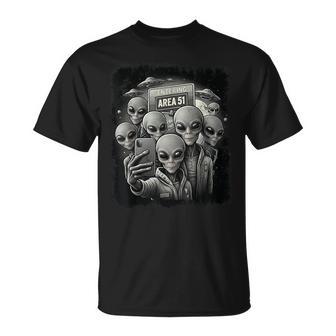 Happy Aliens Selfie Area 51 Ufo Uap Extraterrestrial T-Shirt | Mazezy