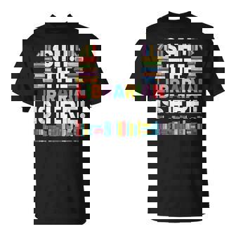 Il Bibliotecario È Qui Biblioteca Libri Di Lettura Bibliofilo Maglietta - Novitaregali