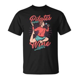 Pilates Now Wine Later Meditación Y Bebida Deino Camiseta unisex - Regaloses