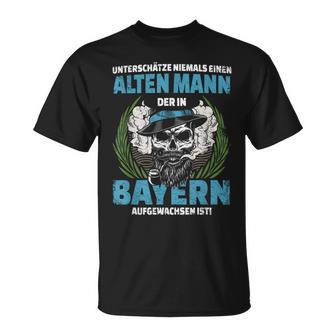 Unterschätze Niemals Einen Alten Mann Aus Bayern T-Shirt - Geschenkecke