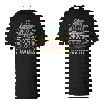 Vintage Born In 1956 Retro 70Th Birthday 70 Years Old T-Shirt | Mazezy