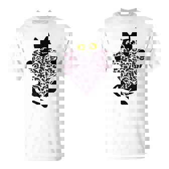 ピンクのヒョウ柄ハートを持つ黒猫 Tシャツ - Kawaiitshirt