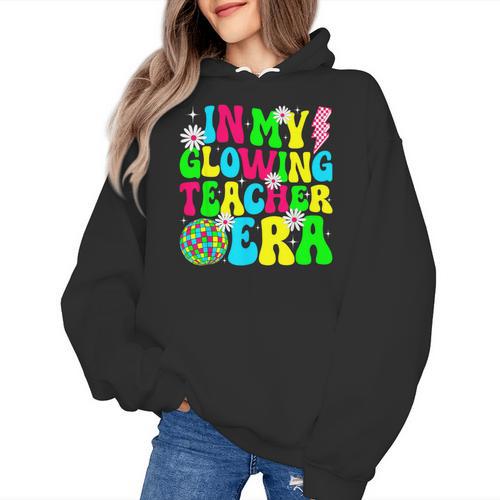 Retro Groovy In My Glowing Teacher Era Happy Teacher's Day Women's Hoodie - teacherstshirts.com UK