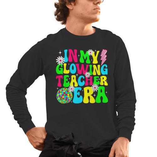 Retro Groovy In My Glowing Teacher Era Happy Teacher's Day Men's Long Sleeve T-Shirt - teacherstshirts.com CA