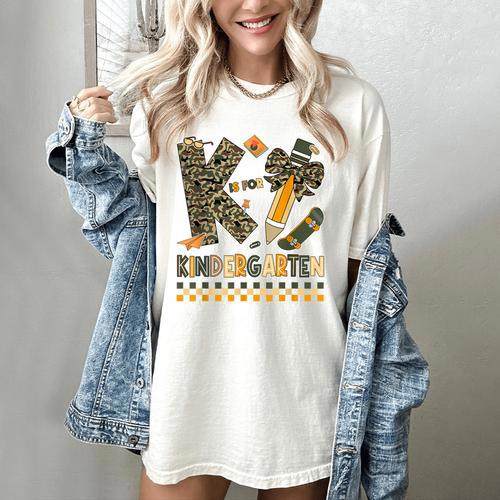 K Is For Kindergarten Teacher Coquette Bow Camo Women's Comfort Colors T-Shirt - teacherstshirts.com UK