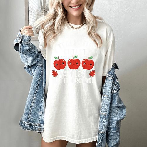 I Teach The Cutest Apples In The Orchard Cute Fall Teacher Women's Comfort Colors T-Shirt - teacherstshirts.com UK