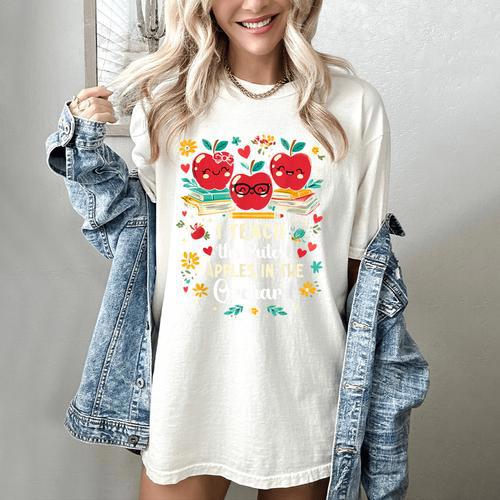 I Teach The Cutest Apples In The Orchard Cute Fall Teacher Women's Comfort Colors T-Shirt - teacherstshirts.com UK