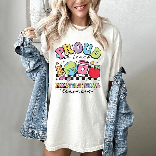 Retro Proud To Teach Multilingual Learners English Teacher Women's Comfort Colors T-Shirt - teacherstshirts.com DE
