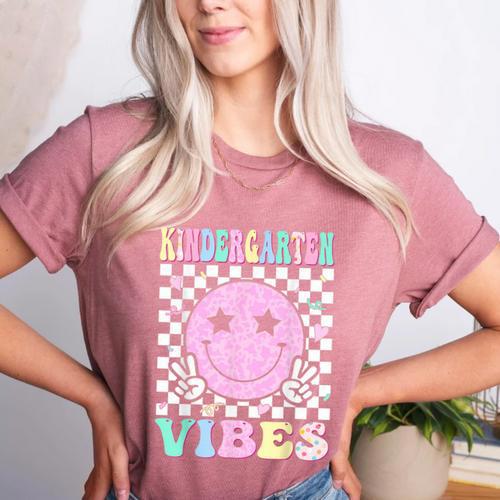 Kindergarten Vibes First Day Of School Kindergarten Teacher Women's Heather T-Shirt - teacherstshirts.com UK