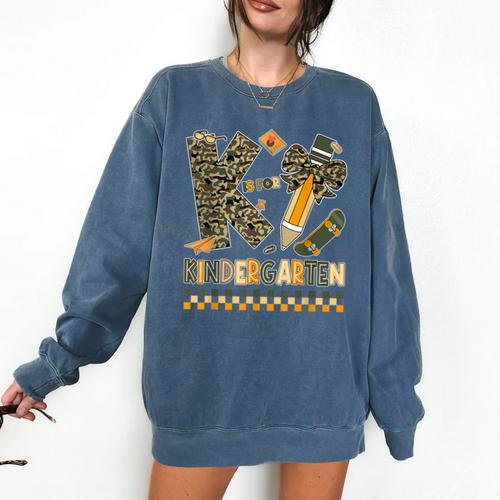 K Is For Kindergarten Teacher Coquette Bow Camo Comfort Colors Sweatshirt - teacherstshirts.com AU