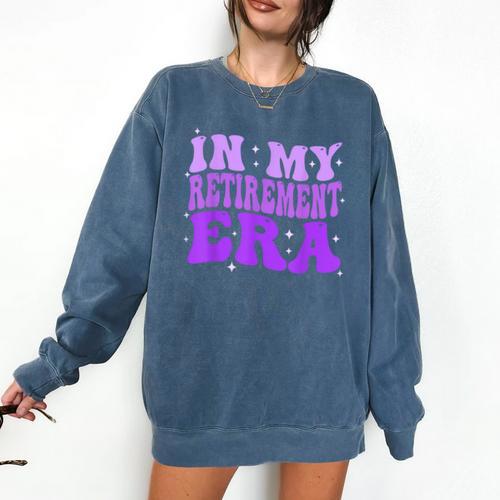 In My Retirement Era Groovy Retired Teacher 2025 Women Comfort Colors Sweatshirt - teacherstshirts.com AU
