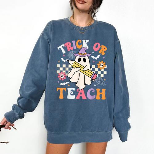 Trick Or Teach Groovy Teacher Halloween Retro Teacher Ghost Comfort Colors Sweatshirt - teacherstshirts.com AU