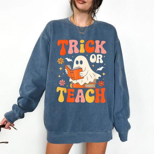 Trick Or Teach Halloween Shirt For Teacher Kids Floral Ghost Comfort Colors Sweatshirt - teacherstshirts.com AU