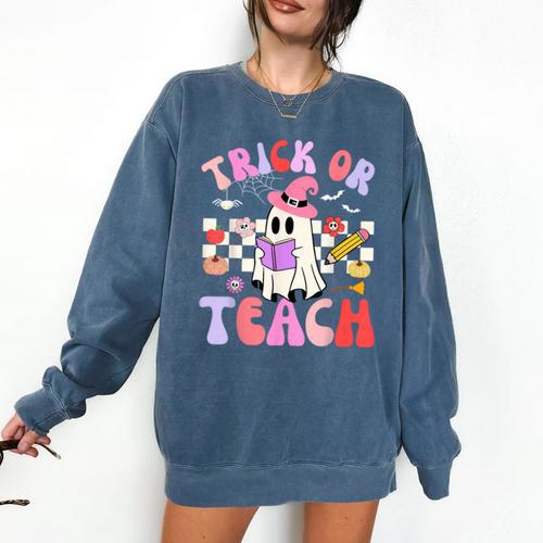 Trick Or Teach Halloween Teacher Floral Ghost Groovy Comfort Colors Sweatshirt - teacherstshirts.com UK